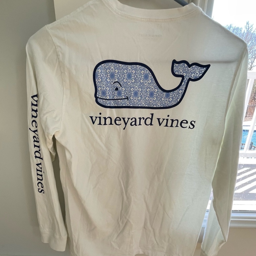Vineyard Vines White Long Sleeve Shirt with Blue Whale Youth Large